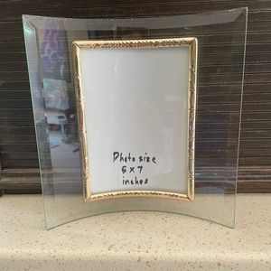 Glass picture frame that fits a 5” x 7” photo.